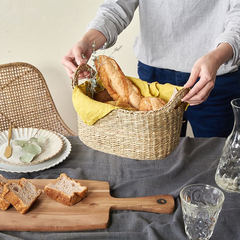 ハンドルがデザインのアクセント パンやお菓子、ティーバッグやコーヒーなどを入れて