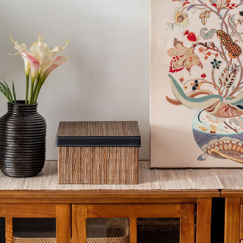 職人さんたちが丁寧に人の手で編み込み仕上げています