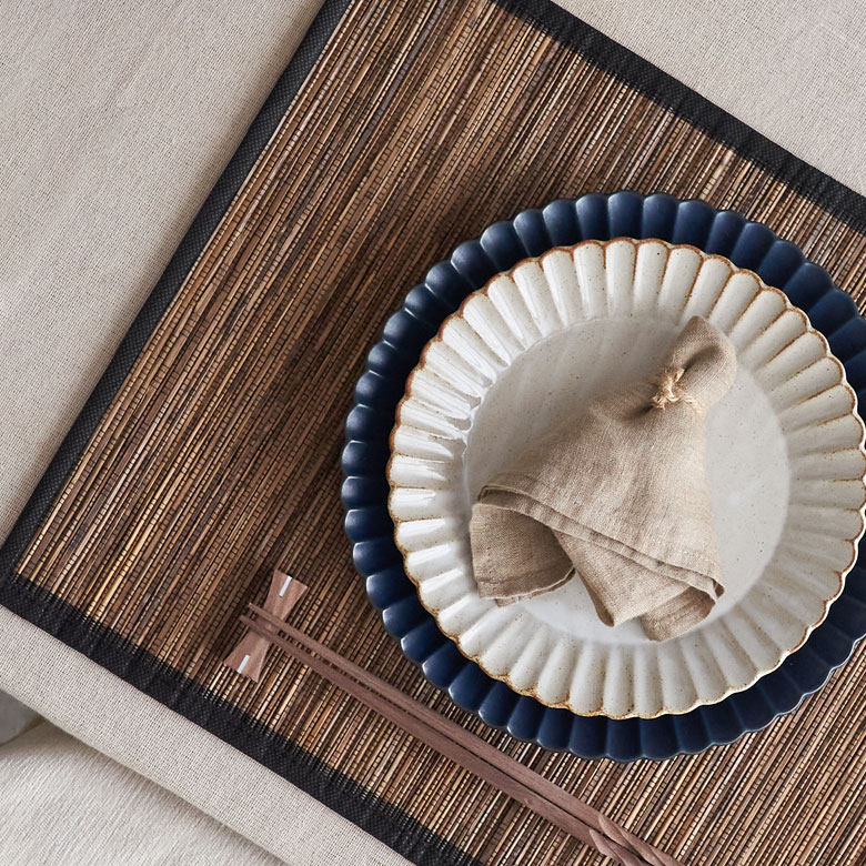 ブラックのコットンを使用