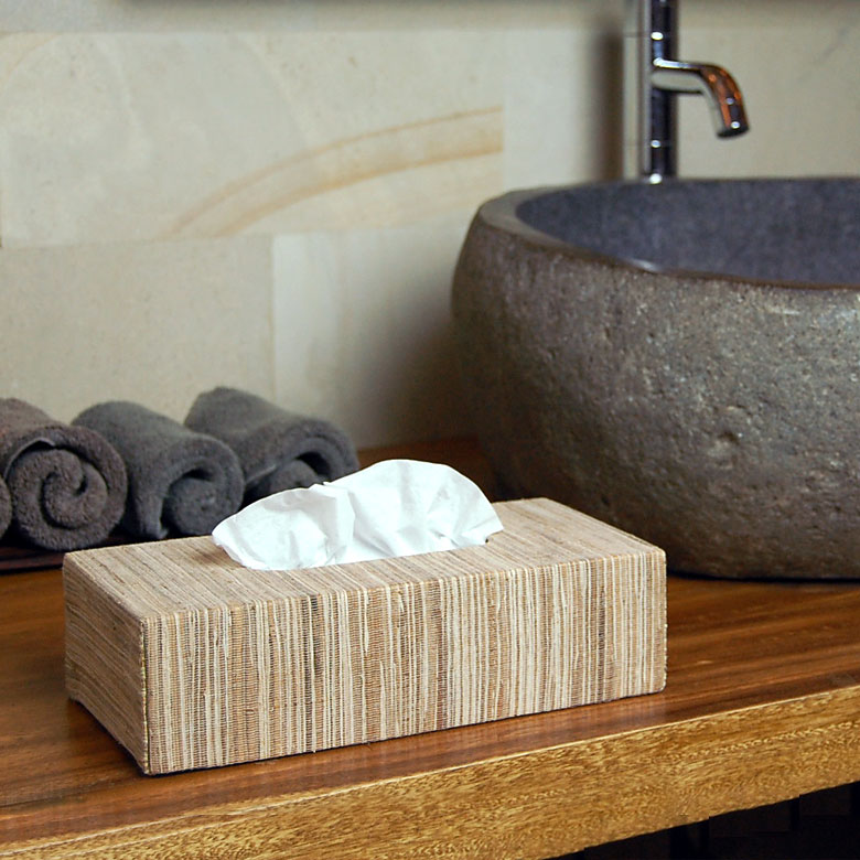 シンプルなシルエットに自然の風合いが絶妙で、空間のアクセントに