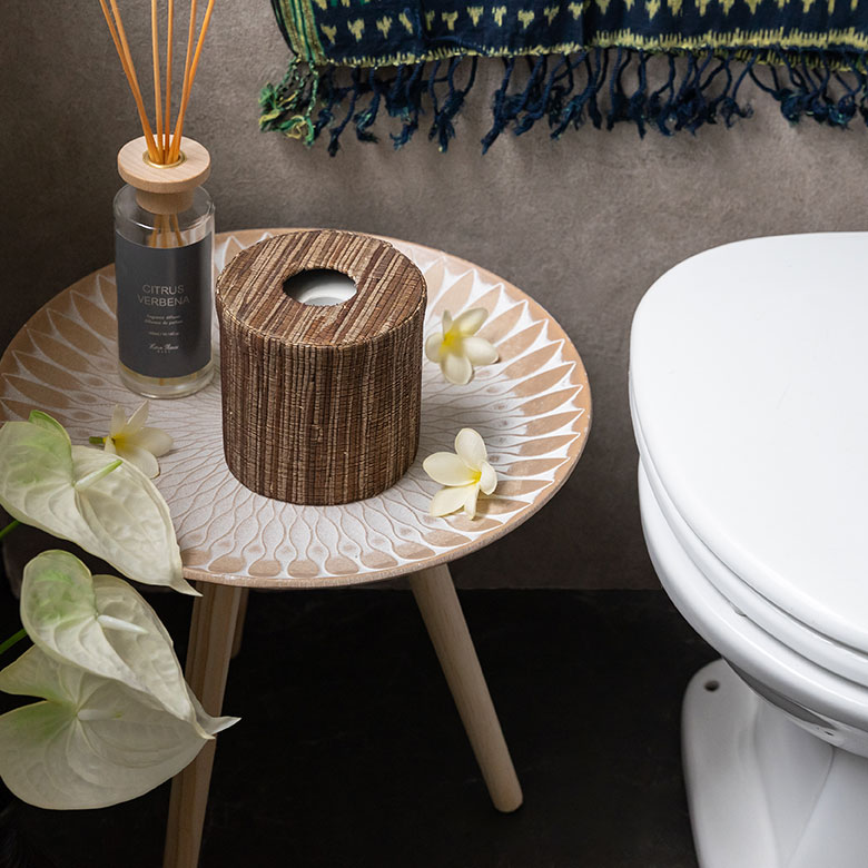 シンプルなシルエットに自然の風合いが絶妙で、空間のアクセントに