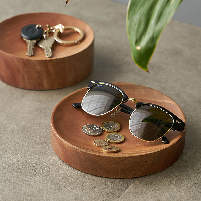 ちょうど良いサイズ感の木製トレイ