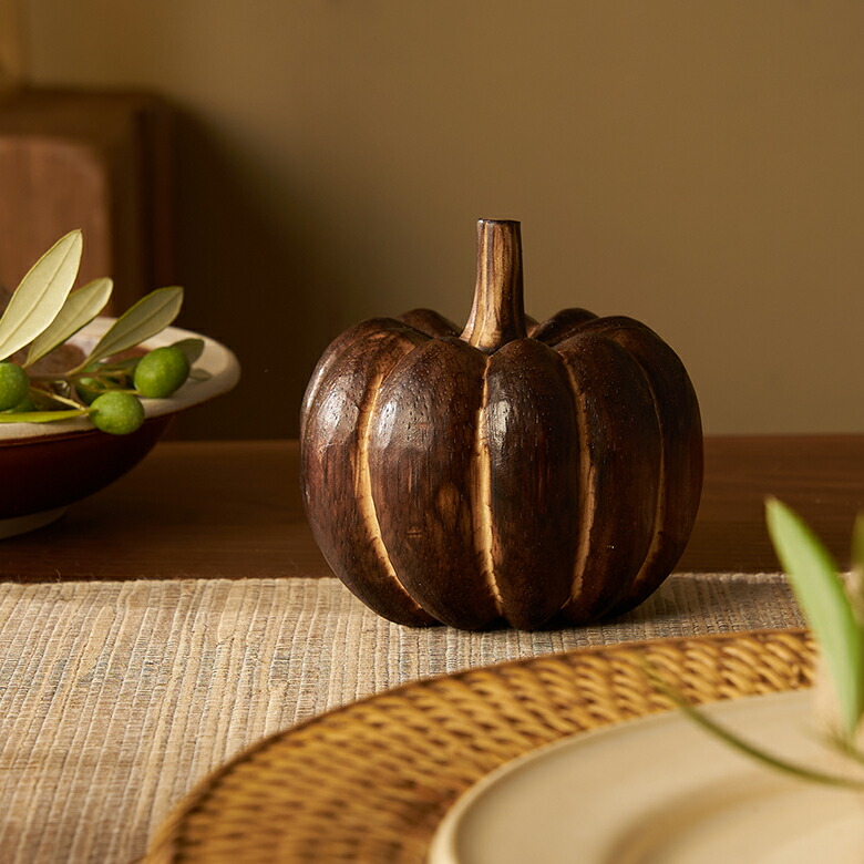 味わい深い、手彫りの風合い