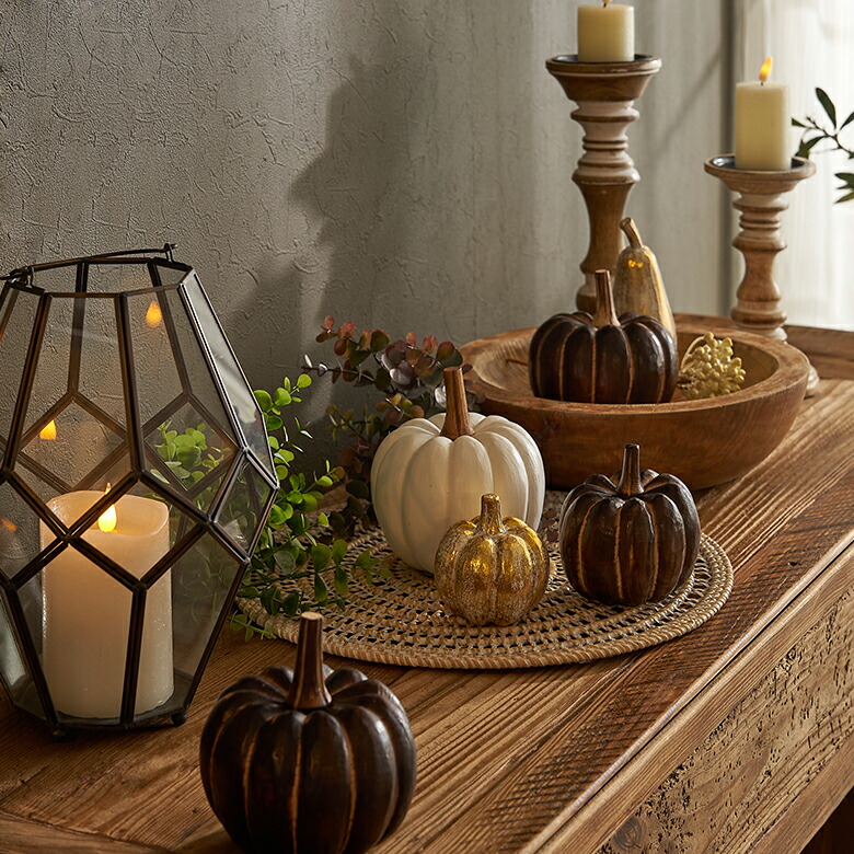 Mサイズや、他のパンプキンオブジェと一緒に並べるのもおすすめ