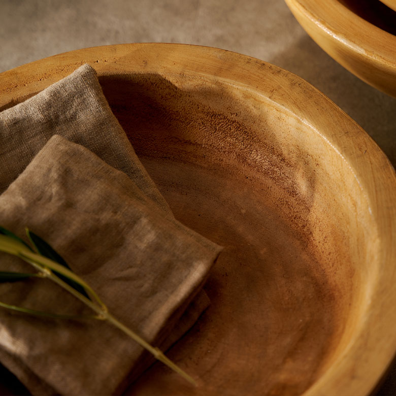 スワールウッドをひとつひとつくり抜いて作ったボウル