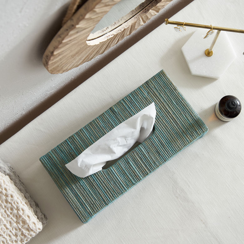 風合いのある素材感と鮮やかすぎないカラーリング