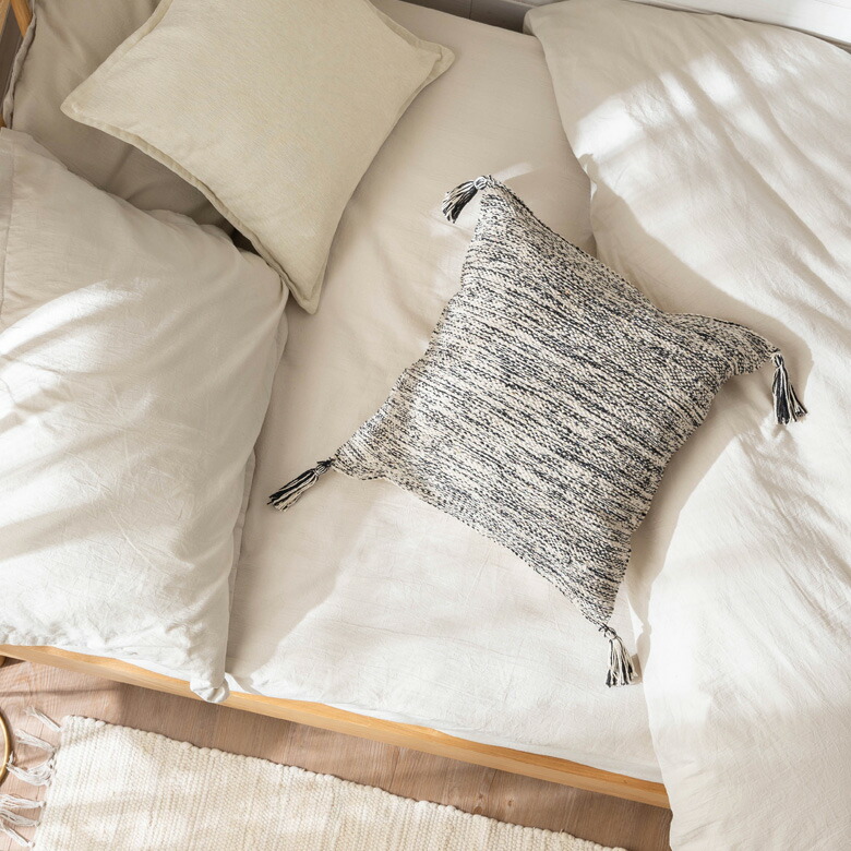 やさしい色合いと少しかすれたような織り