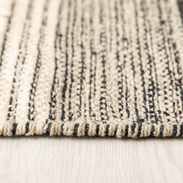 ハンドメイドならではの織りと色合いをお楽しみください