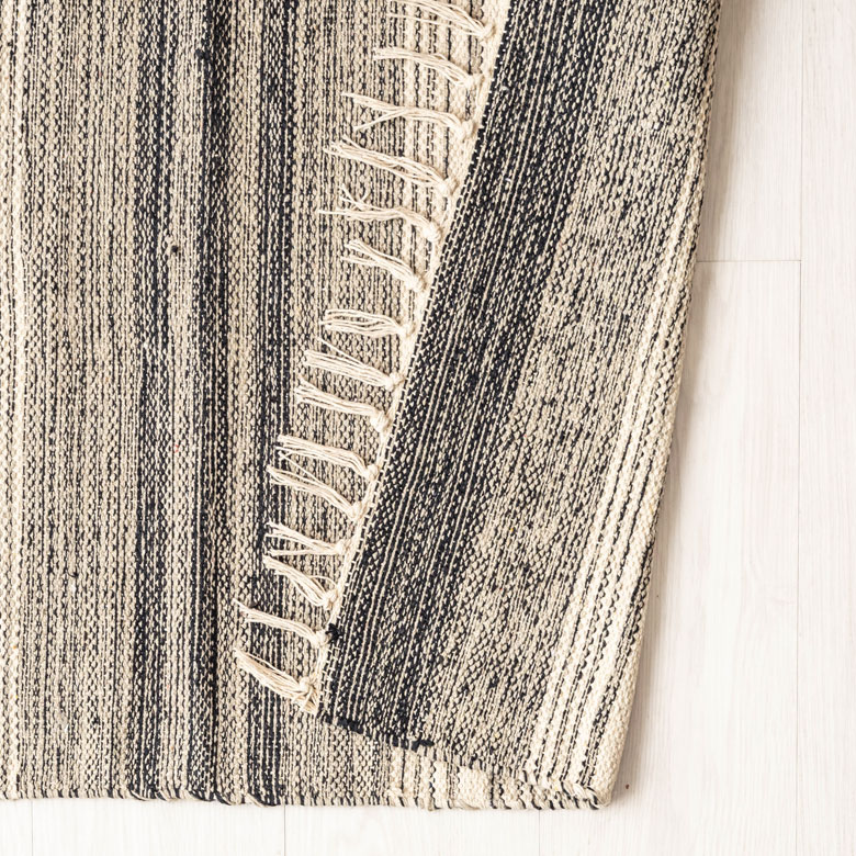 裏面も表面と同じ仕様です