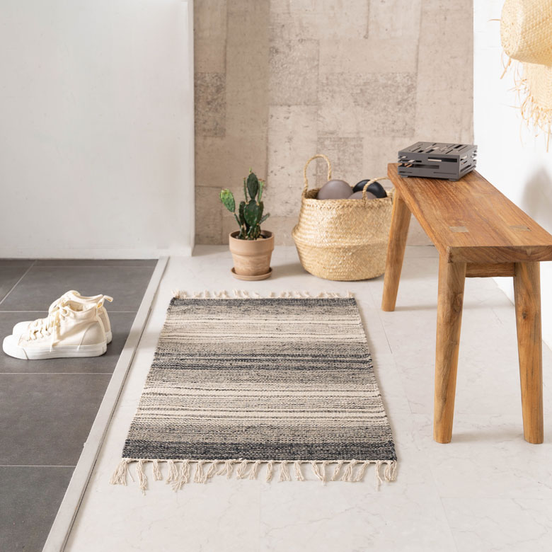 玄関マットにぴったりサイズ