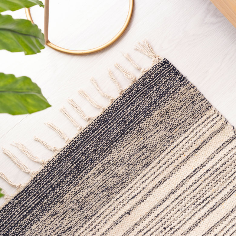 綿素材なので適度な柔らかさがあります