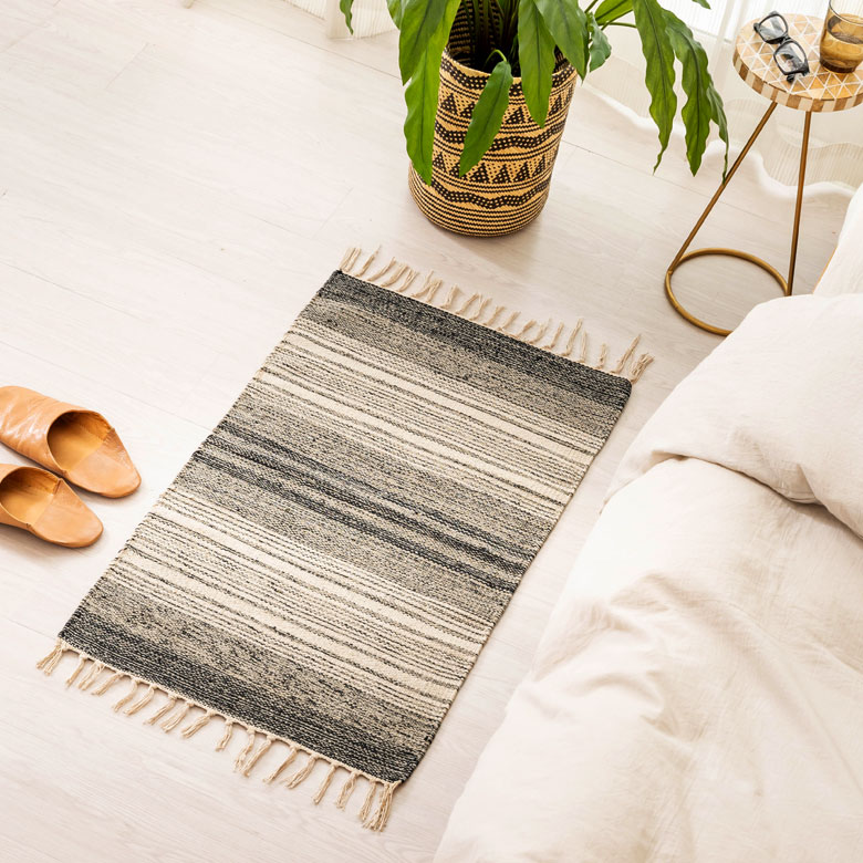 丈夫で軽くどこでも敷ける