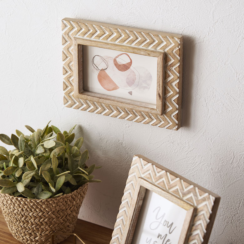 旅先やショップで見つけたポストカードを飾るのにぴったり