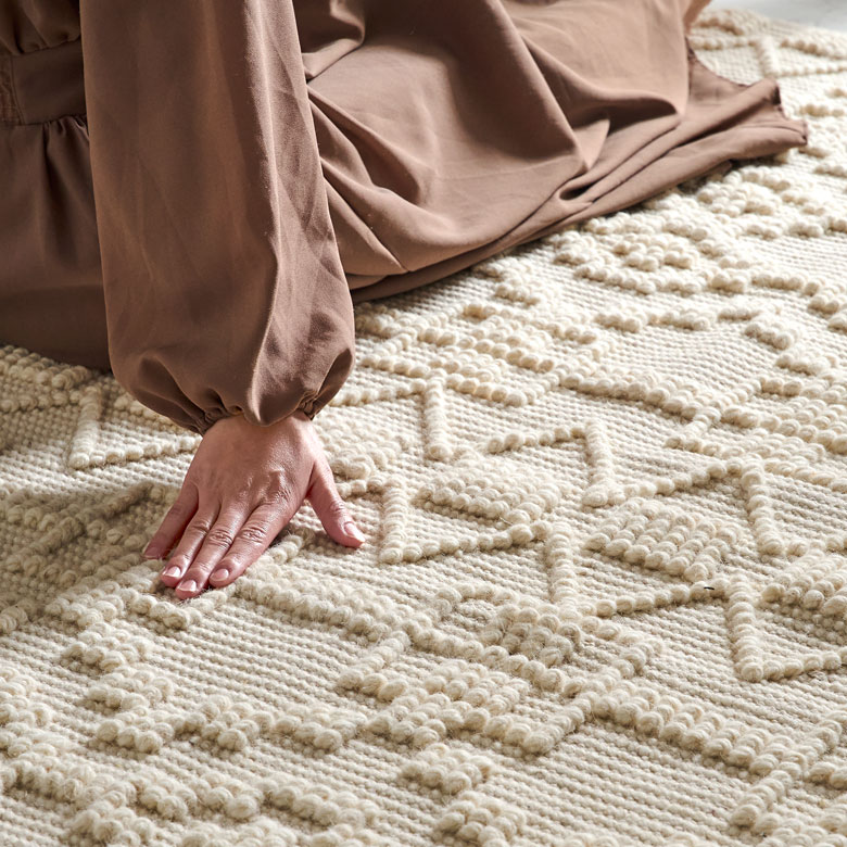 素朴でやわらかい表情は手作りだからこそ