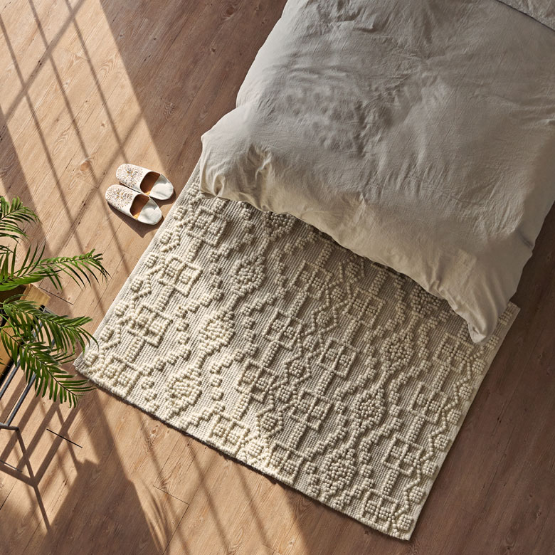 丈夫なウール素材の特性も活かしたデザインに仕上げました