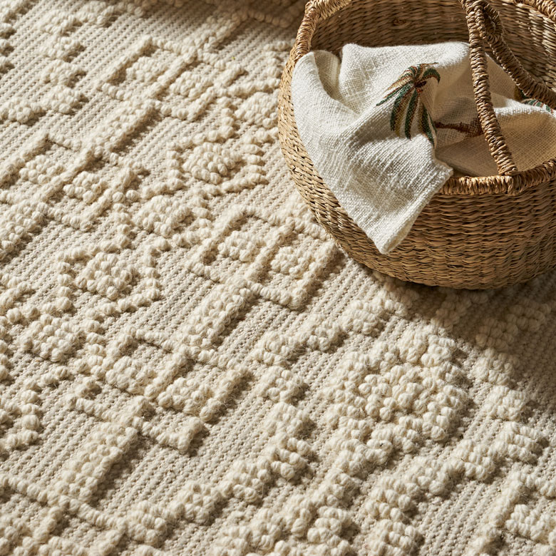 ひとつひとつ職人がハンドメイドで製作しています