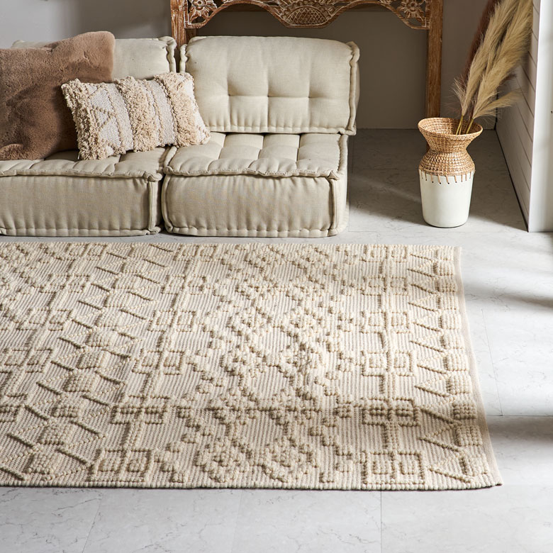 個体差がある不均一な表情も、手仕事で作られた製品ならではの魅力