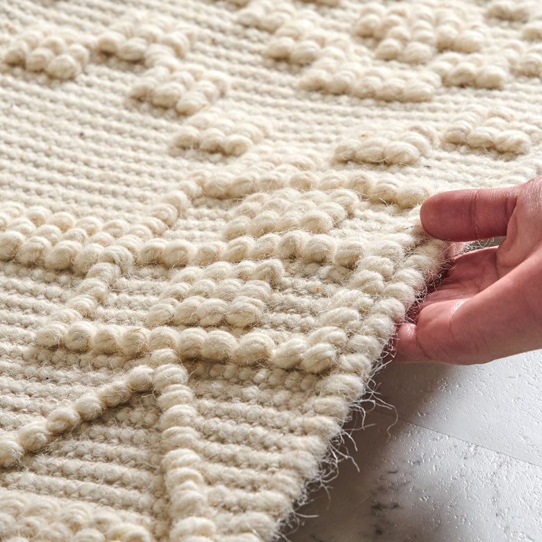 コットンが入っているので適度な柔らかさのある質感です