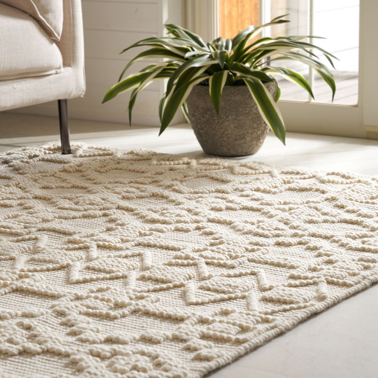 丈夫なウール素材の特性も活かしたデザインに仕上げました