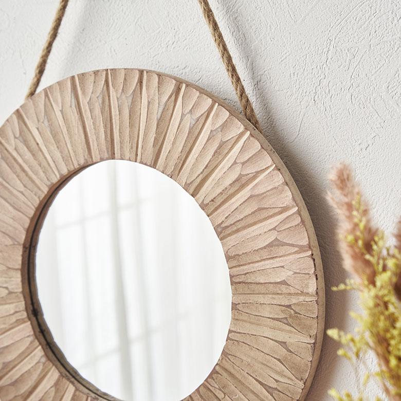 ハンドメイドならではの、温かみのある風合い