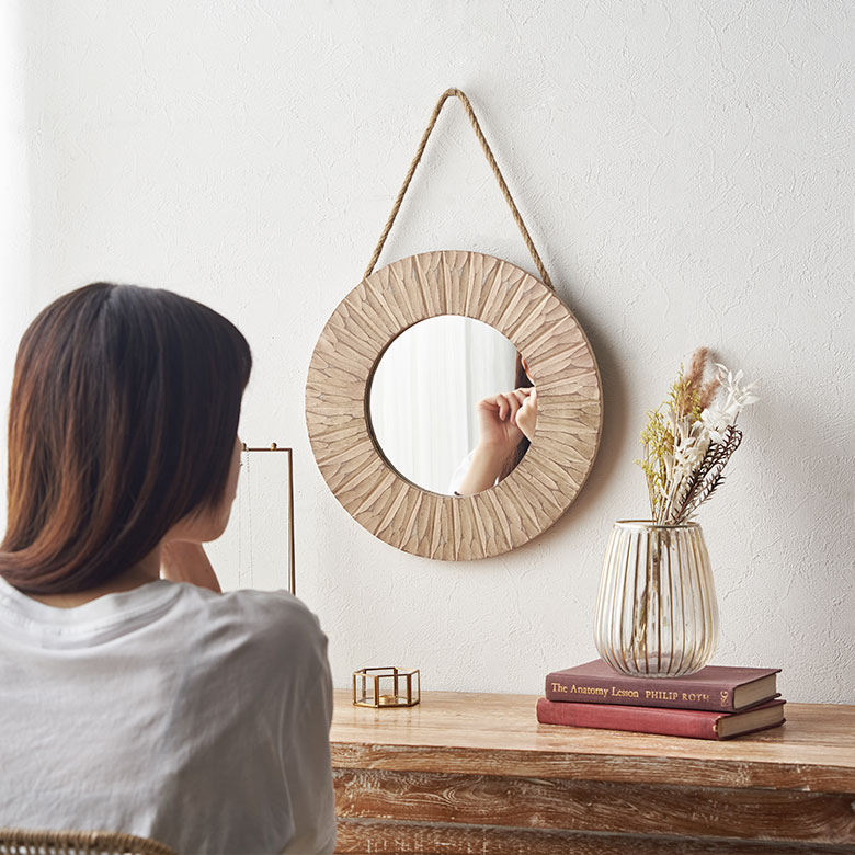 ドレッサーにもぴったりな、使い勝手の良いサイズ