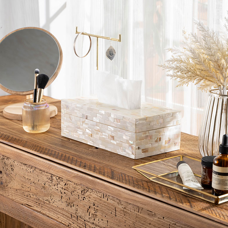 光を反射してやさしく輝くパールシェル