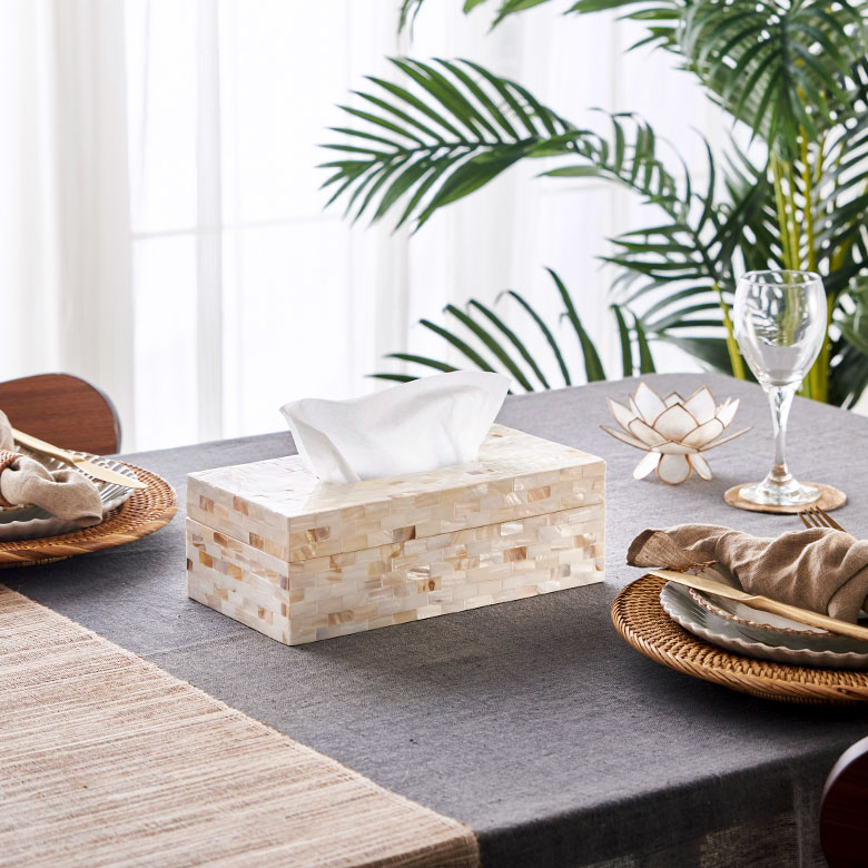 ダイニングテーブルの上やドレッサーにもぴったり