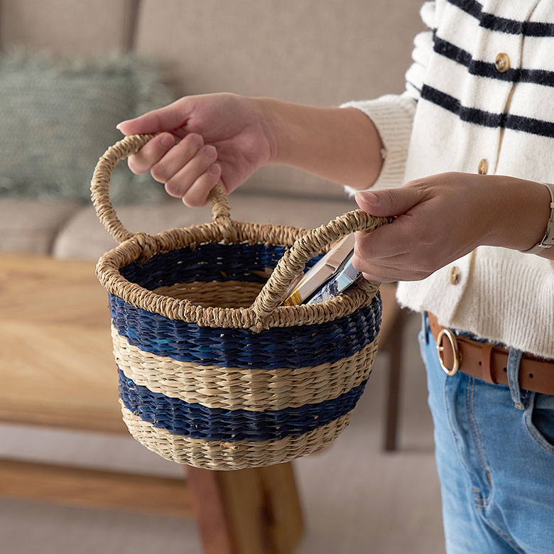 しっかりと丈夫な、ハンドル(持ち手)付き