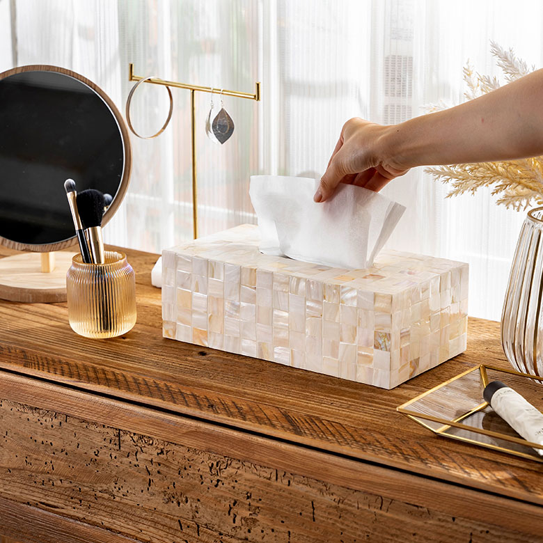 光を反射してやさしく輝くパールシェル