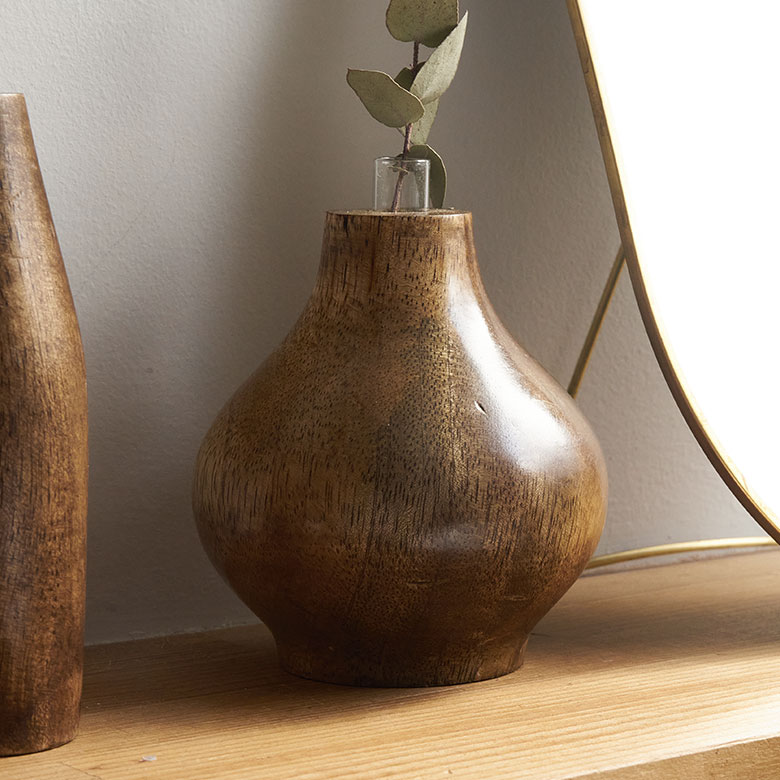 ぬくもりのある木肌と色合い