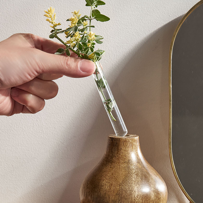 ガラスチューブ付きで、生花にもご使用いただけます