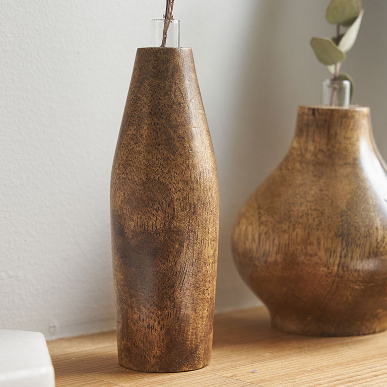 ぬくもりのある木肌と色合い