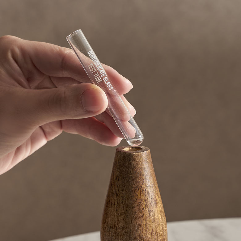 ガラスチューブ付きで、生花にもご使用いただけます