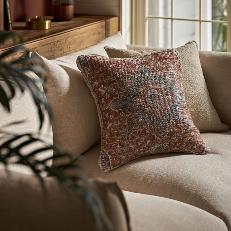 時が経ったようなアンティークの風合いに仕上げています。