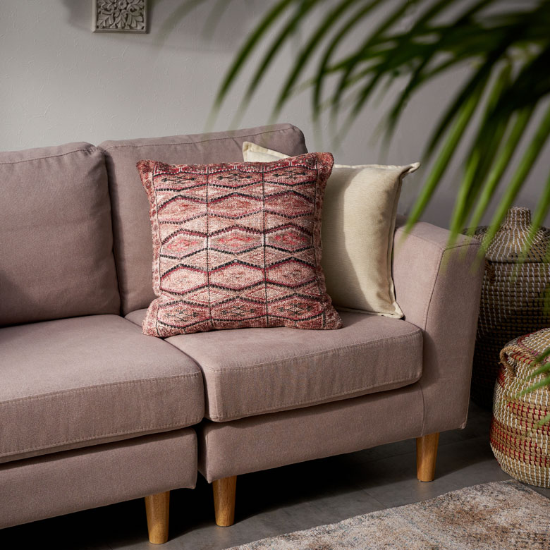 リゾート感を演出するクッションカバー