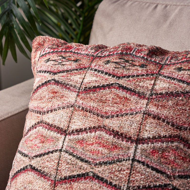 モロッカン柄のクッションカバーインテリアのアクセントになる、鮮やかな色彩と映える柄が魅力