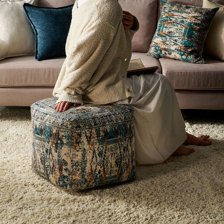 スツールとしてもオットマンとしても大活躍