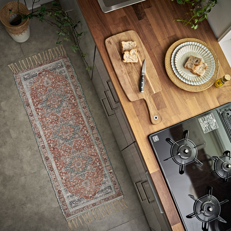 リビングや寝室、キッチンなど家中で活躍するマット