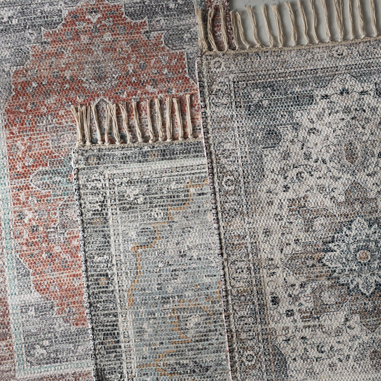 3色展開のビンテージ調ラグマット