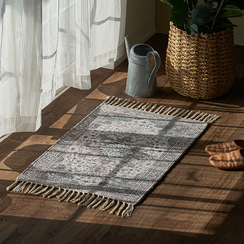 アンティークの風合いに仕上げたマット