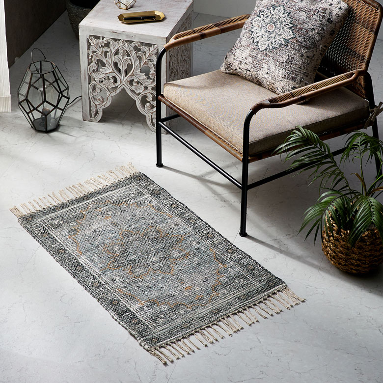 ビンテージ風メダリオン柄ラグマット。ヴィンテージ調。アンティーク調