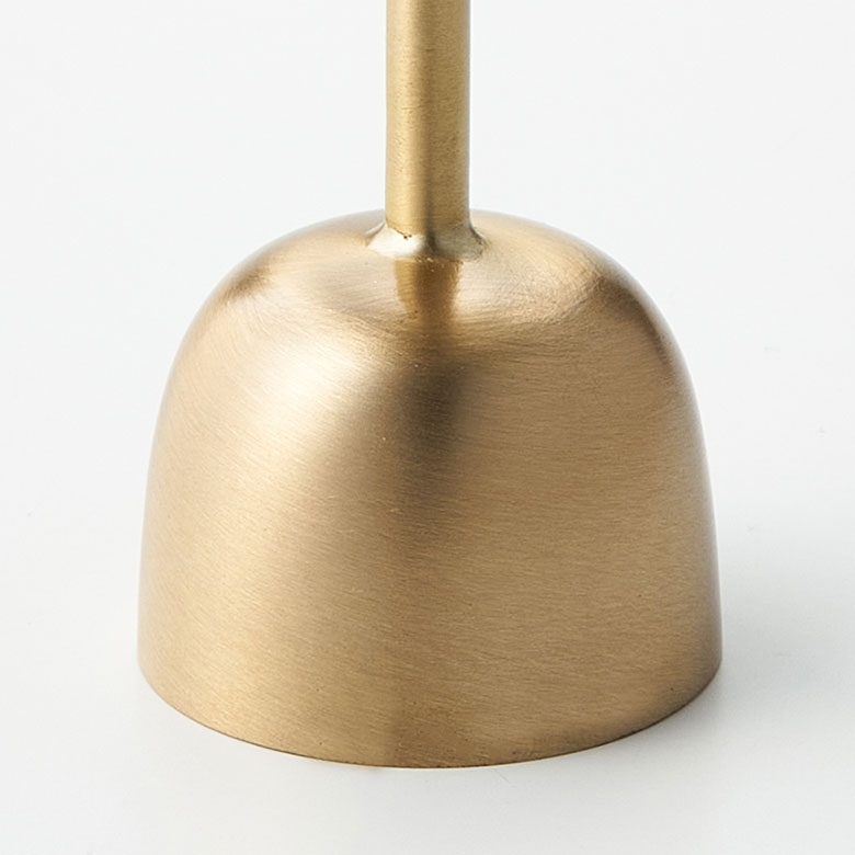 マットなゴールドカラーが上品