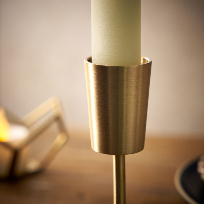 落ち着いた雰囲気の、マットなゴールドカラー