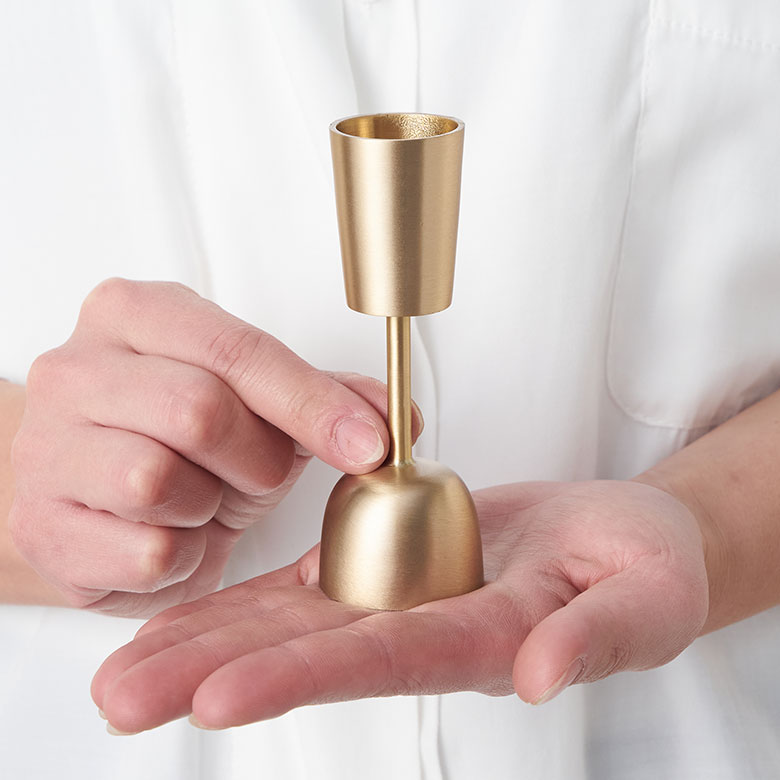 手に持つとこれくらいのサイズ