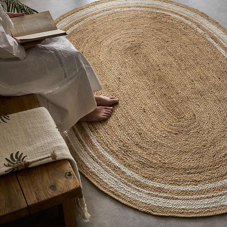柔らかいジュートを使用しているので、心地良い使用感も魅力
