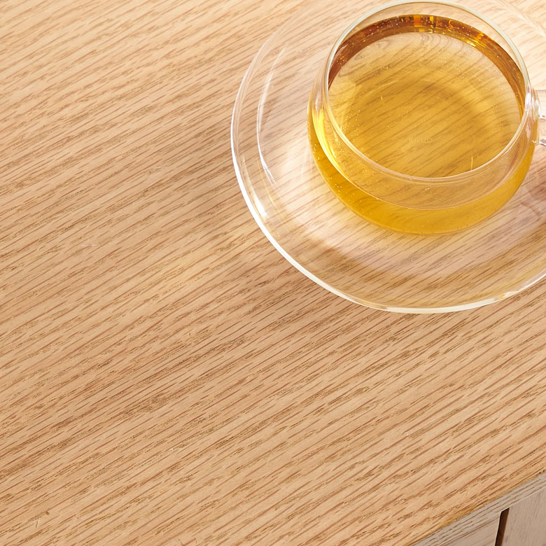 天然オークの無垢材使用