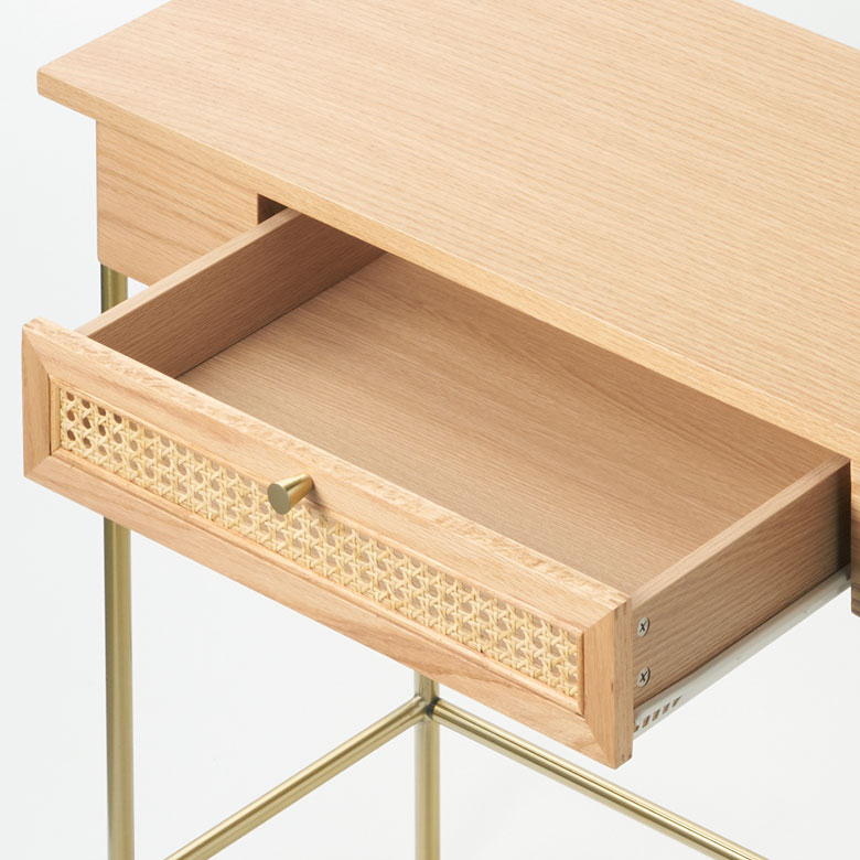 ノートパソコンやタブレットも収納