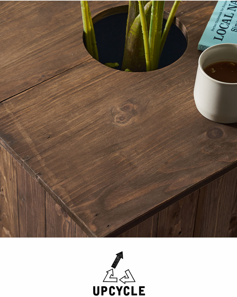 サスティナブル。サステナブル。アップサイクルのパイン材を使ったプランターカバーの天板