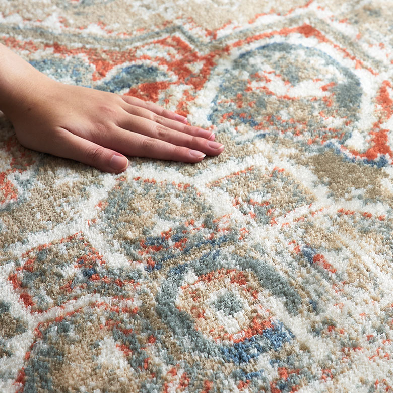 毛足には少し光沢があり、上品な印象