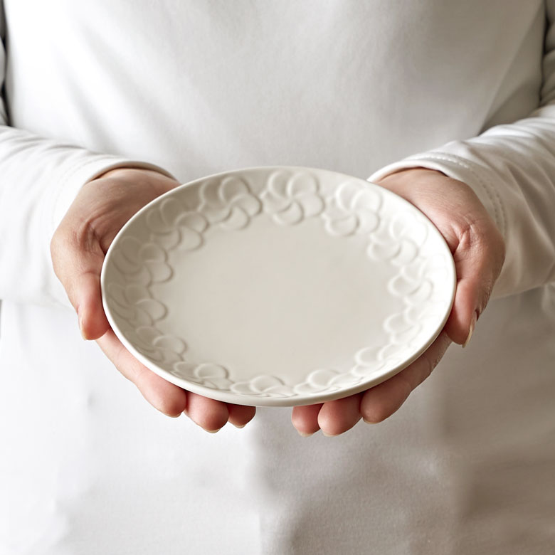 直径約15cmの小皿サイズ